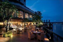 Cafe at the Shangri-La Hotel, Bangkok
Cafe at the Shangri-La Hotel, Bangkok